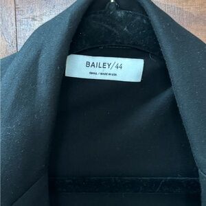 Bailey 44 Elegant Black blazer ♥️